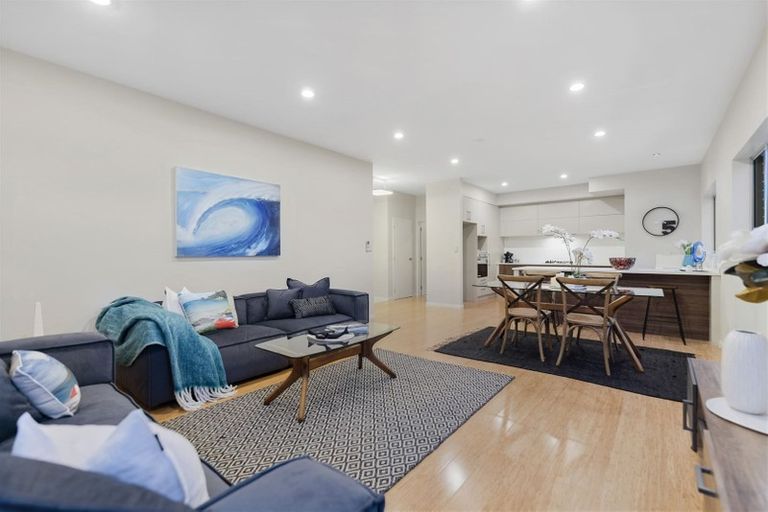 Photo of property in 20 Mulroy Place, Pinehill, Auckland, 0632