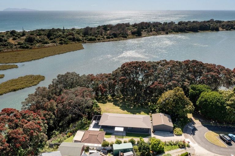 Photo of property in 37 Pohutukawa Drive, Athenree, Katikati, 3177