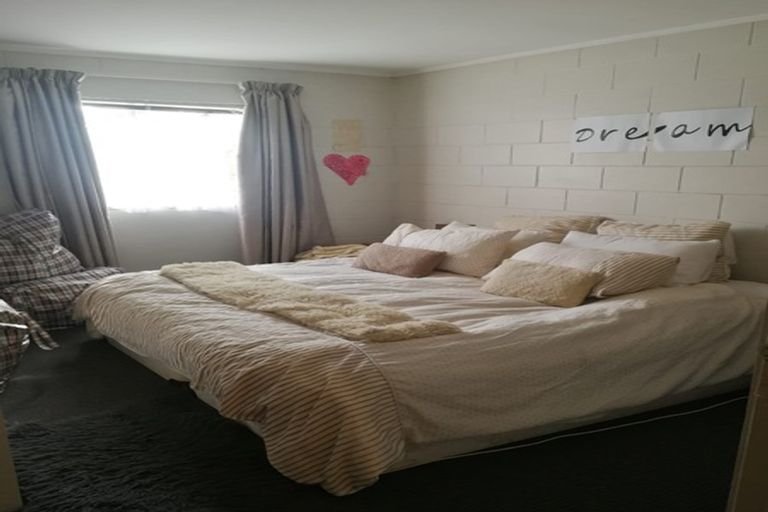 Photo of property in 2/60 Clayburn Road, Glen Eden, Auckland, 0602