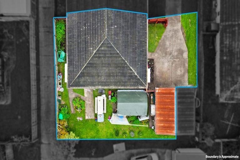 Photo of property in 2/39 Blacklock Avenue, Henderson, Auckland, 0612