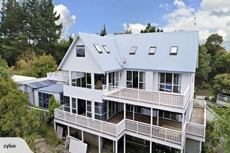 Photo of property in 3/496 Glenfield Road, Glenfield, Auckland, 0629