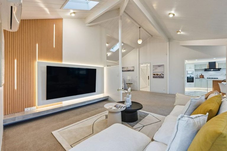 Photo of property in 45 Pohutukawa Avenue, Shelly Park, Auckland, 2014