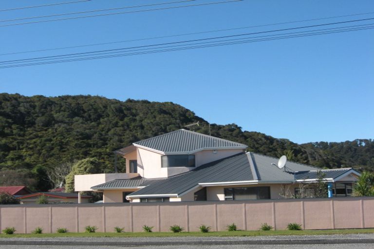 Photo of property in 207 Main South Road, Karoro, Greymouth, 7805