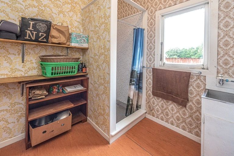 Photo of property in 25 Brassey Street, Waverley, 4510