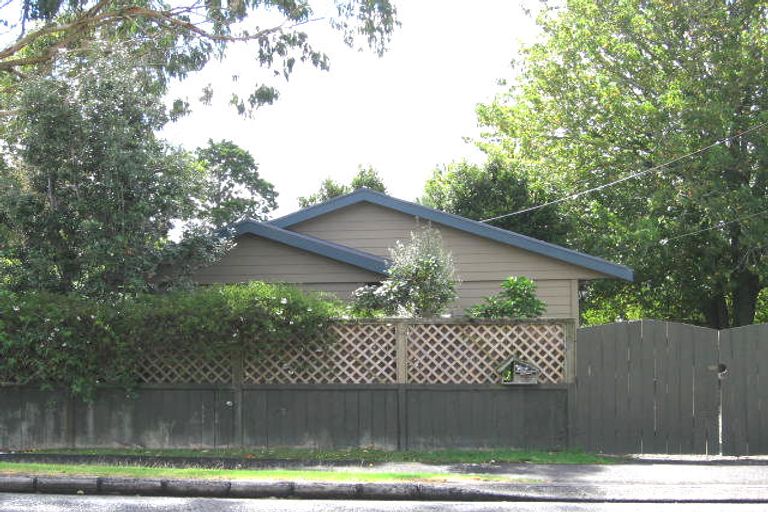 Photo of property in 30 Tirimoana Road, Te Atatu South, Auckland, 0602