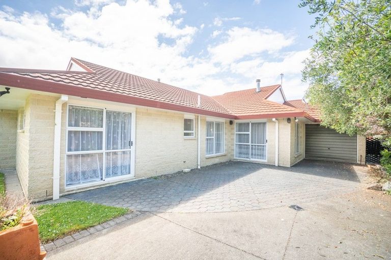 Photo of property in 120 John F Kennedy Drive, Milson, Palmerston North, 4414