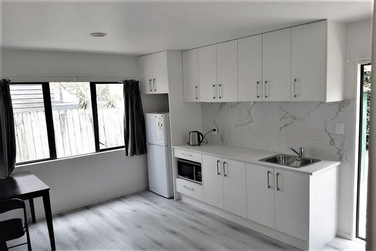 Photo of property in 158a East Coast Road, Forrest Hill, Auckland, 0620