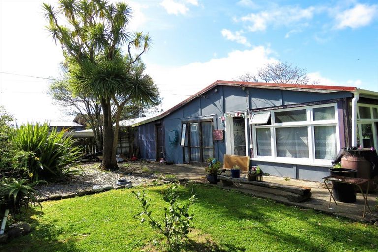 Photo of property in 4 Forbes Street, Westport, 7825