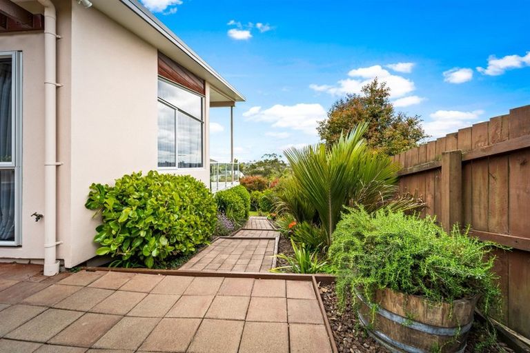 Photo of property in 74 Rivervale Grove, Stanmore Bay, Whangaparaoa, 0932