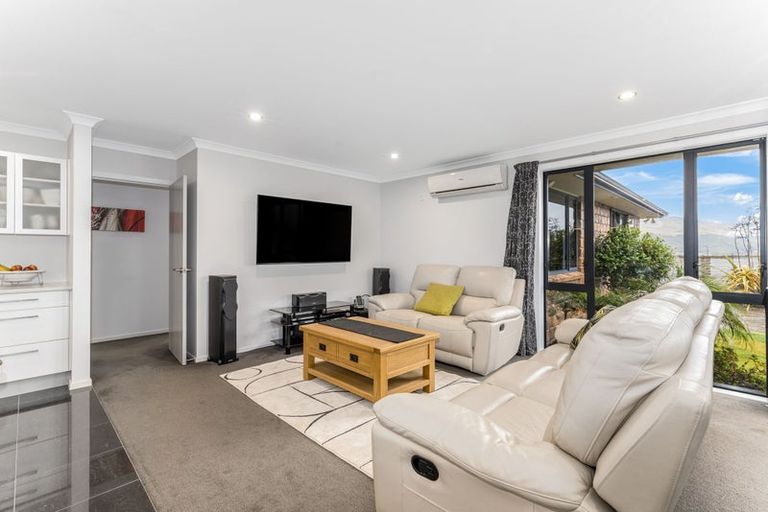 Photo of property in 73 Aotea Drive, Aotea, Porirua, 5024