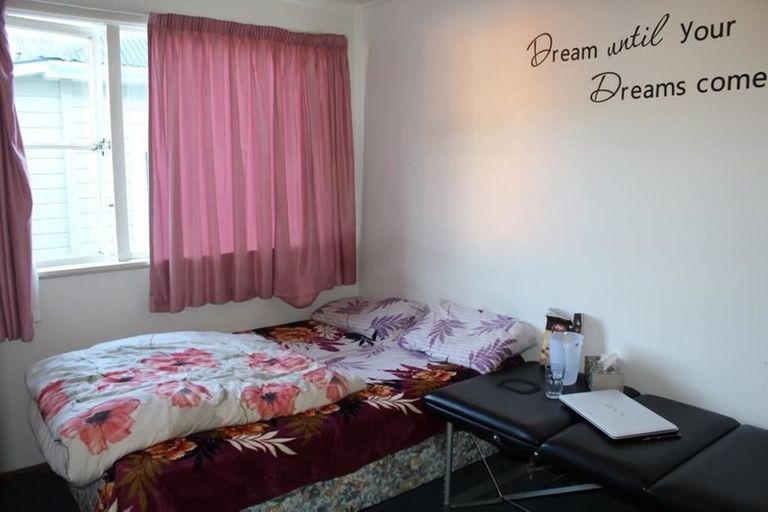 Photo of property in 212 Kaikorai Valley Road, Bradford, Dunedin, 9011