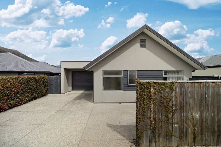 Photo of property in 5a Cone Peak Close, Lake Hayes, Queenstown, 9304