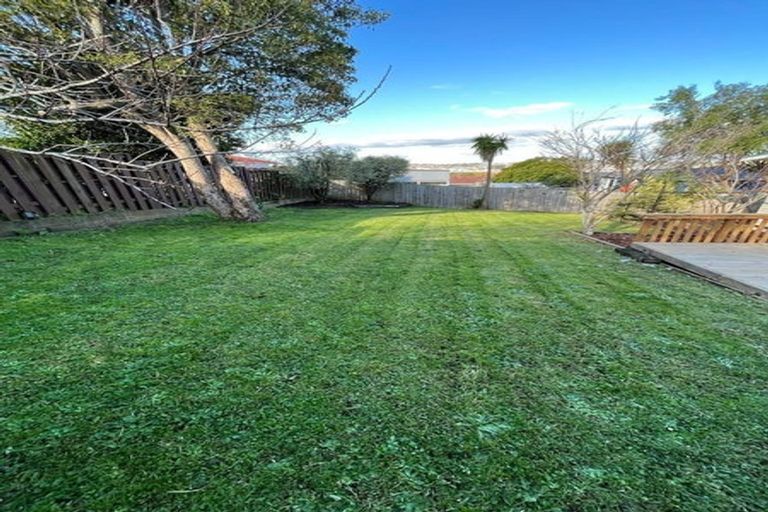 Photo of property in 9 Ellesmere Crescent, Pakuranga Heights, Auckland, 2010
