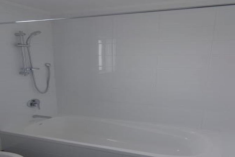 Photo of property in 96 Chislehurst Street, Henderson, Auckland, 0612