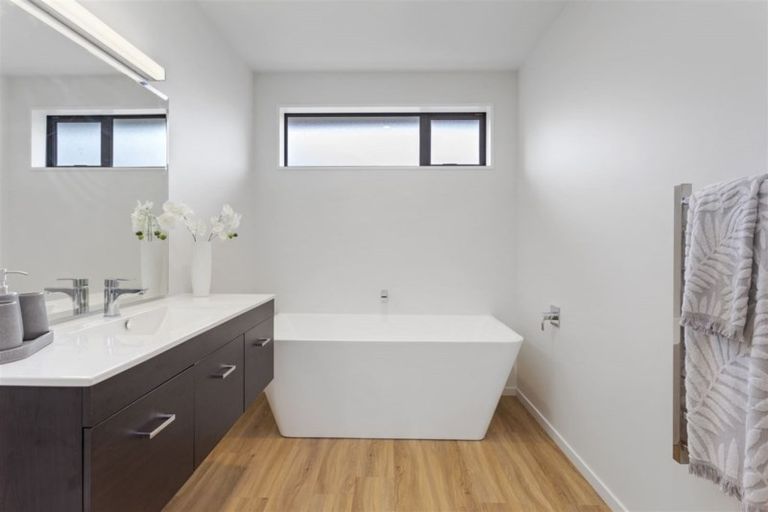 Photo of property in 30a Wineberry Avenue, Amberley, 7410