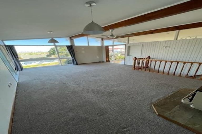 Photo of property in 9 Ellesmere Crescent, Pakuranga Heights, Auckland, 2010