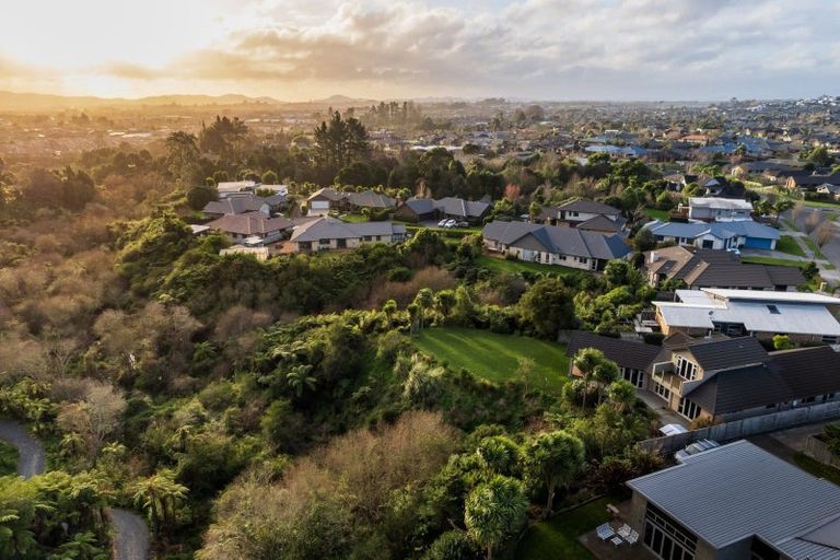 Photo of property in 142 Saint James Drive, Huntington, Hamilton, 3210