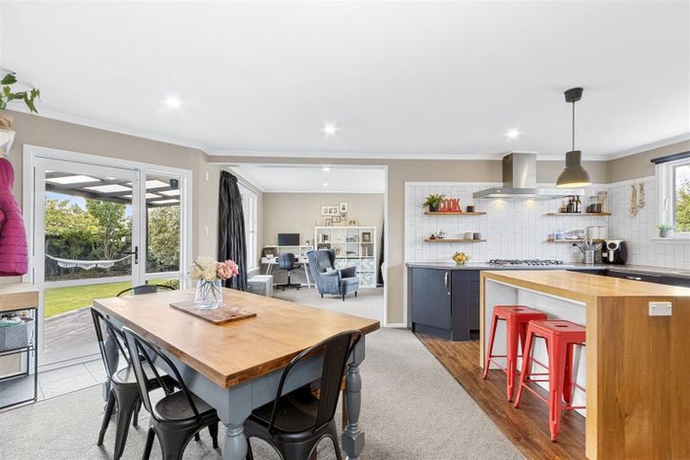 Photo of property in 2 Wychwood Crescent, Bishopdale, Christchurch, 8053