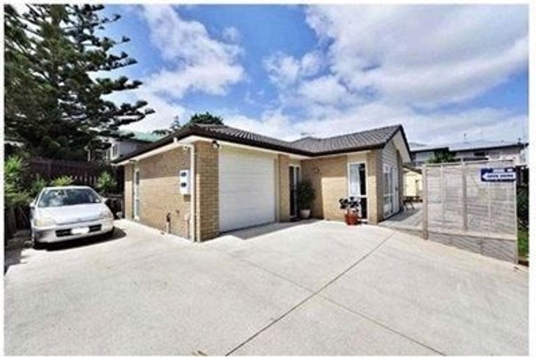 Photo of property in 79a Awaroa Road, Sunnyvale, Auckland, 0612