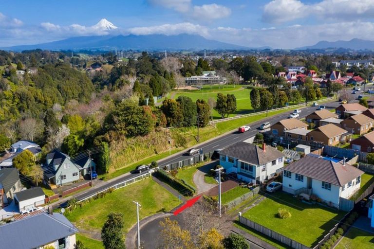 Photo of property in 16 Aotea Street, Welbourn, New Plymouth, 4312