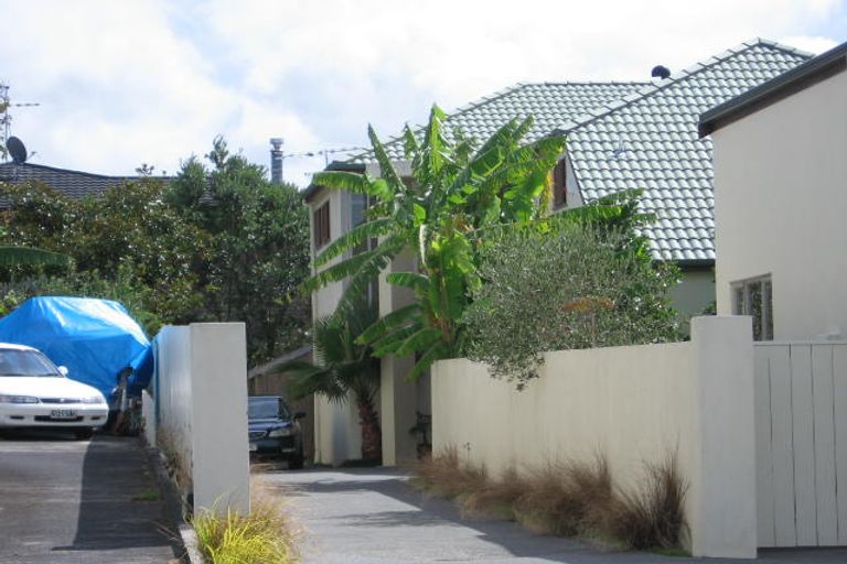 Photo of property in 1/148 Beach Road, Campbells Bay, Auckland, 0630