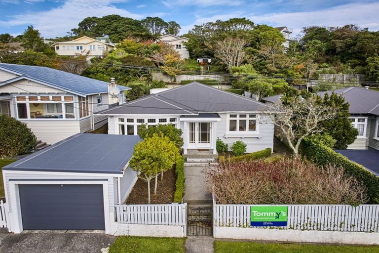 Photo of property in 13 Firth Terrace, Karori, Wellington, 6012