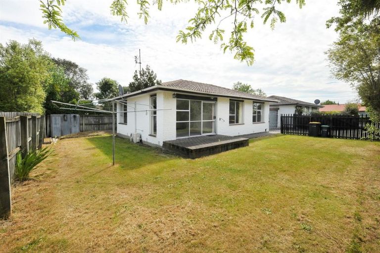 Photo of property in 2/3 Sequoia Place, Parklands, Christchurch, 8083