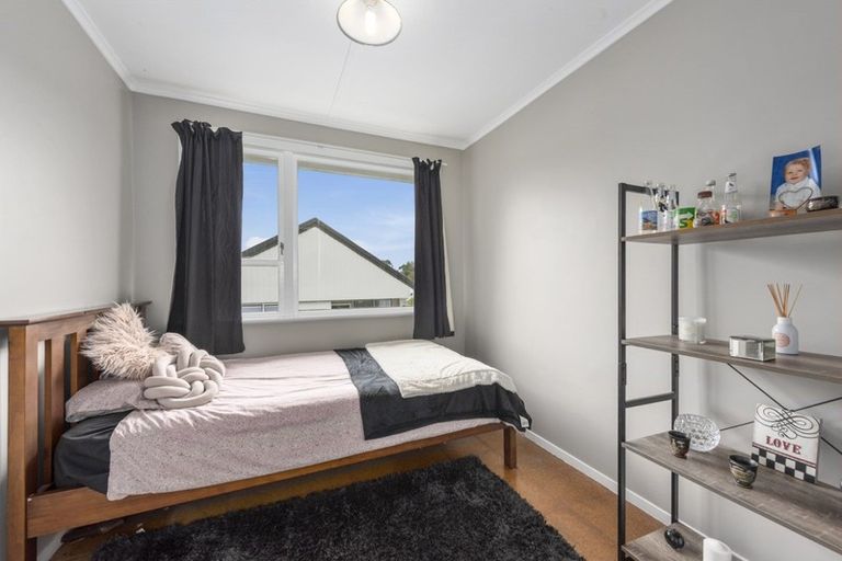 Photo of property in 13 Edelweiss Grove, Timberlea, Upper Hutt, 5018