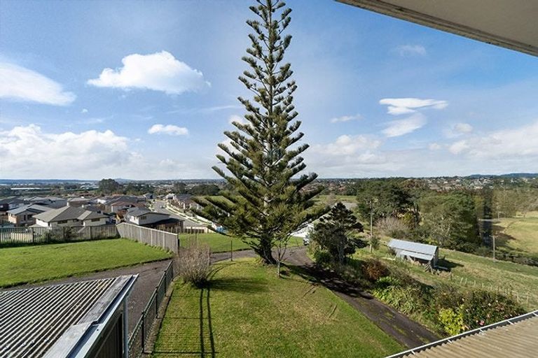 Photo of property in 16 Babich Road, Henderson Valley, Auckland, 0614