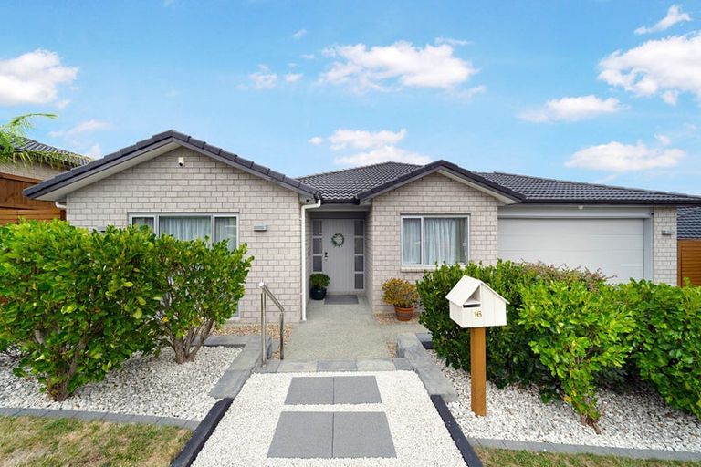 Photo of property in 16 Tararua Street, Massey, Auckland, 0614