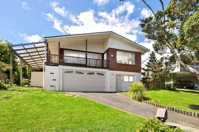 Photo of property in 15 Barlow Place, Chatswood, Auckland, 0626