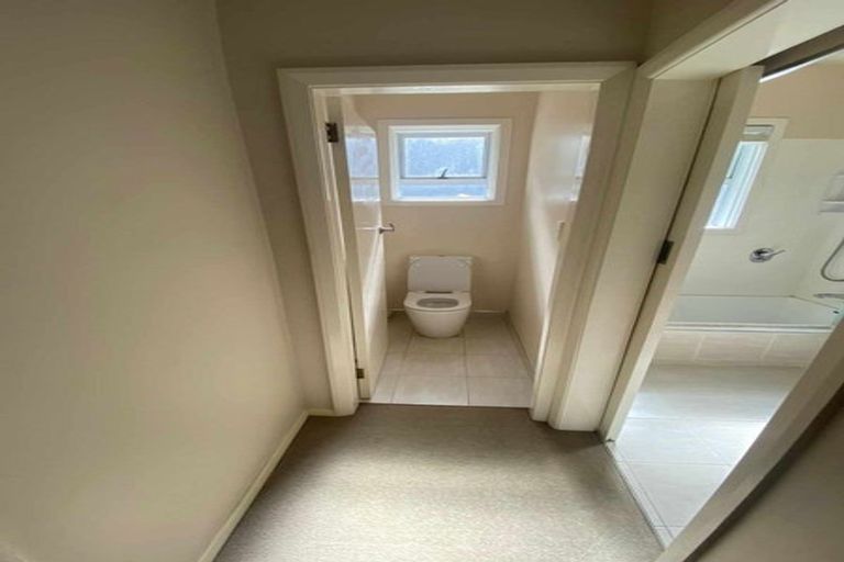 Photo of property in 22 Hampton Hill Road, Tawa, Wellington, 5028