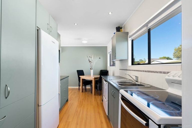 Photo of property in 10 Seaward Place, Wattle Downs, Auckland, 2103