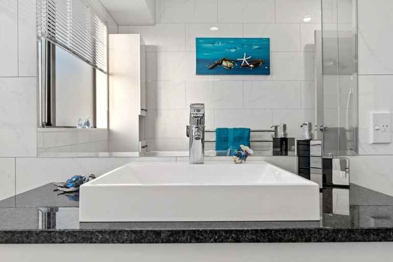 Photo of property in 1/14a Richards Avenue, Forrest Hill, Auckland, 0620