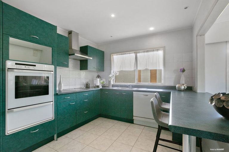 Photo of property in 15 Barlow Place, Chatswood, Auckland, 0626