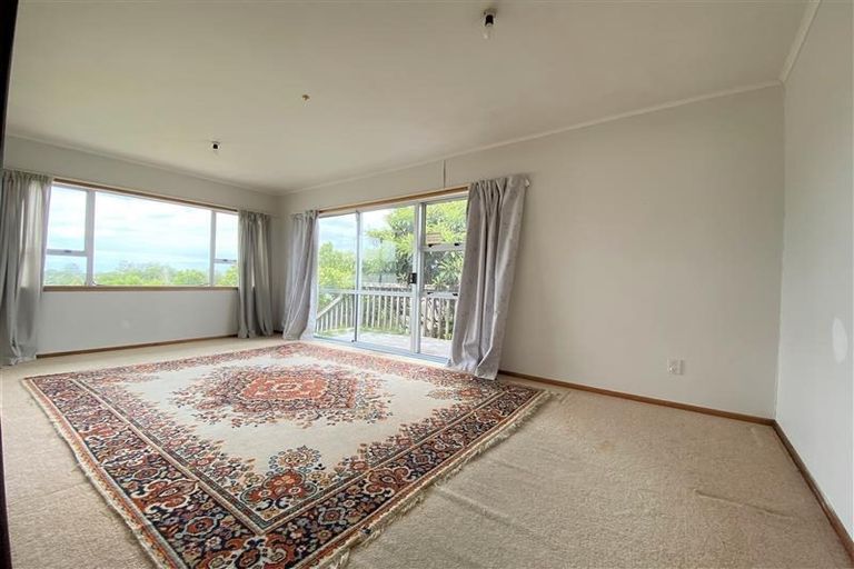 Photo of property in 35 Raleigh Road, Northcote, Auckland, 0627
