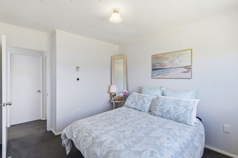 Photo of property in 2 Cypress Grove, Paraparaumu, 5032