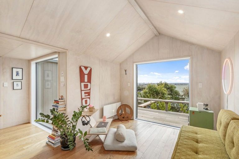 Photo of property in 11 Merlewood Avenue, Cashmere, Christchurch, 8022