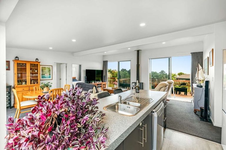 Photo of property in 24 Omana Avenue, Shelly Beach, Helensville, 0874