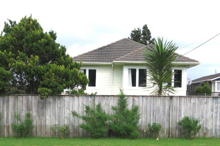Photo of property in 49 Woodside Road, Massey, Auckland, 0614
