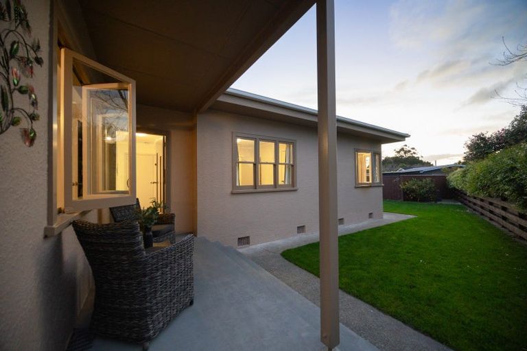 Photo of property in 25 Winston Avenue, Hokowhitu, Palmerston North, 4410