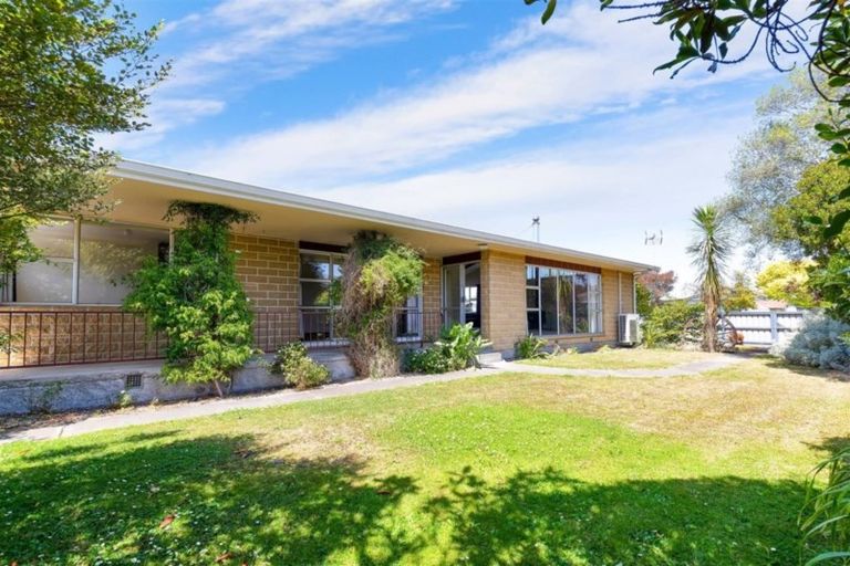 Photo of property in 1 Fraser Place, Rangiora, 7400