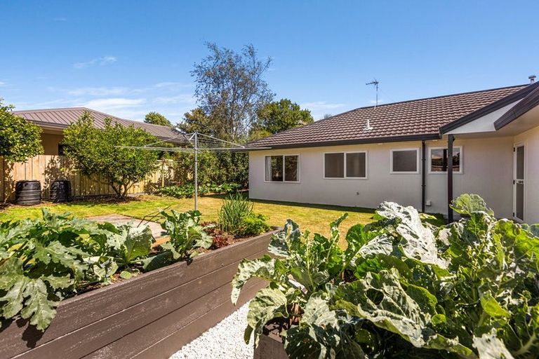 Photo of property in 9a Karina Road, Merrilands, New Plymouth, 4312