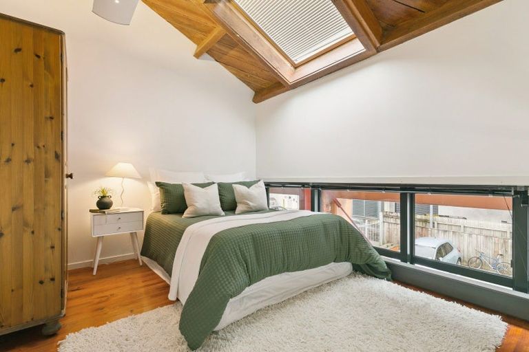 Photo of property in Courtenay Mews Apartments, 3/14 Alpha Street, Te Aro, Wellington, 6011