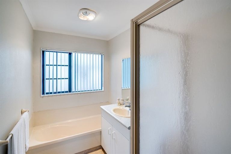 Photo of property in 1/2 Spriggs Crescent, Greenmeadows, Napier, 4112