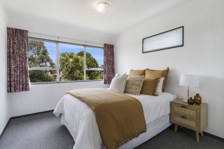Photo of property in 5 Puawai Place, Northcote, Auckland, 0627