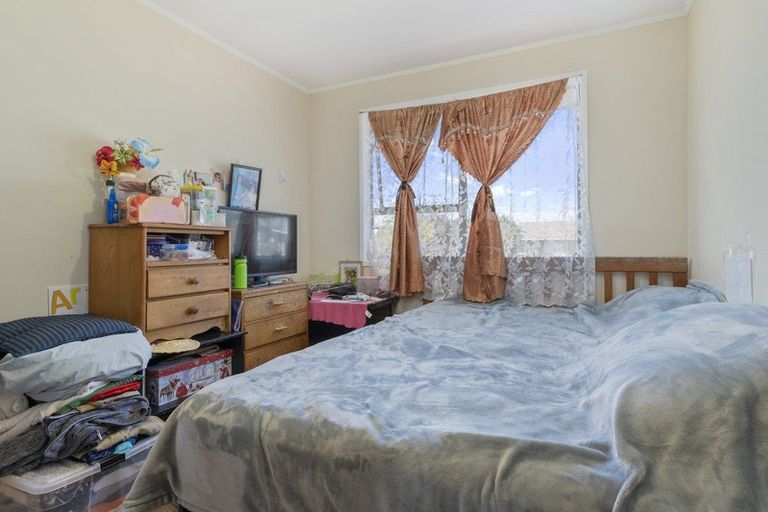 Photo of property in 1 Tabitha Crescent, Henderson, Auckland, 0612