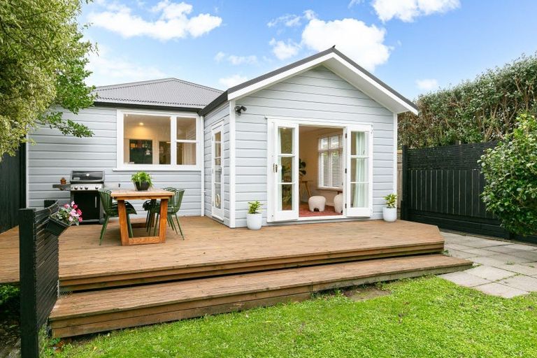 Photo of property in 47 Eden Street, Island Bay, Wellington, 6023