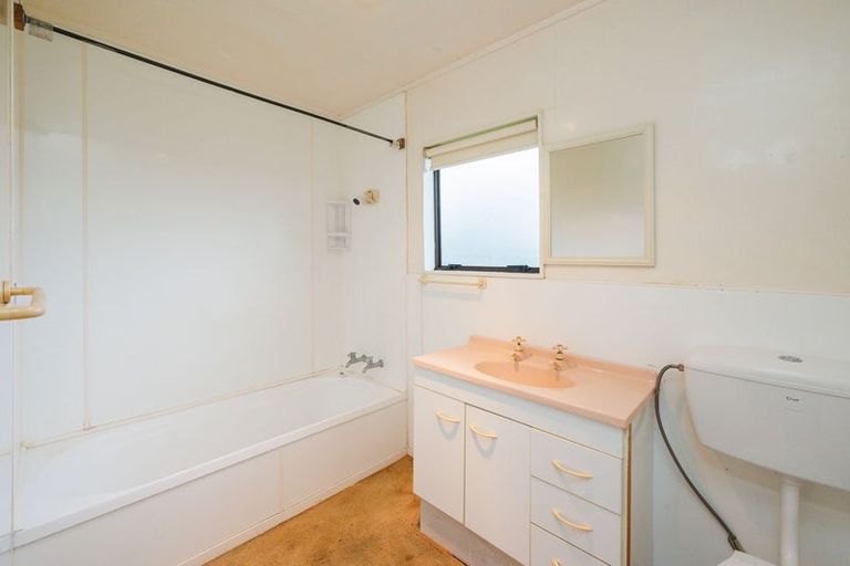 Photo of property in 38a Avenue Road, Foxton, 4814