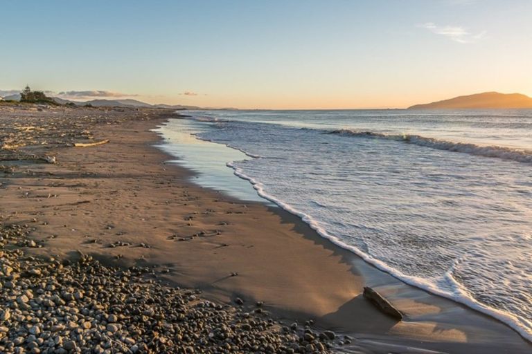 Photo of property in 10 Rodney Avenue, Te Horo Beach, Otaki, 5581